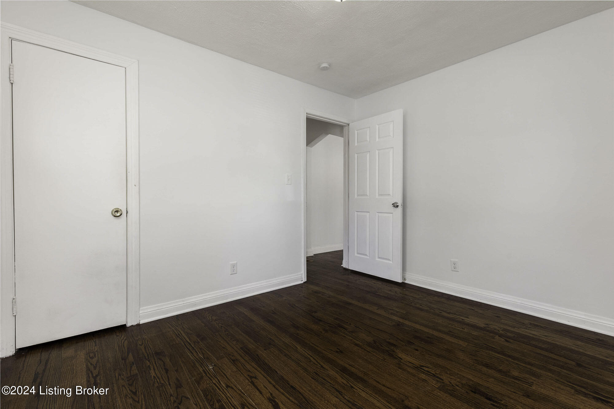 838 Iroquois Ave