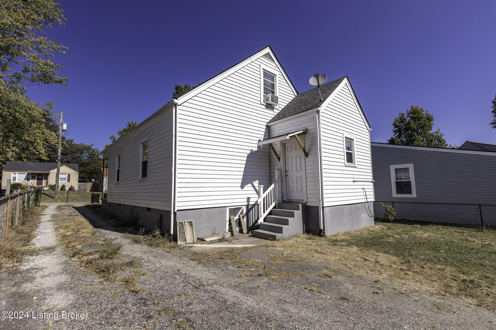 838 Iroquois Ave