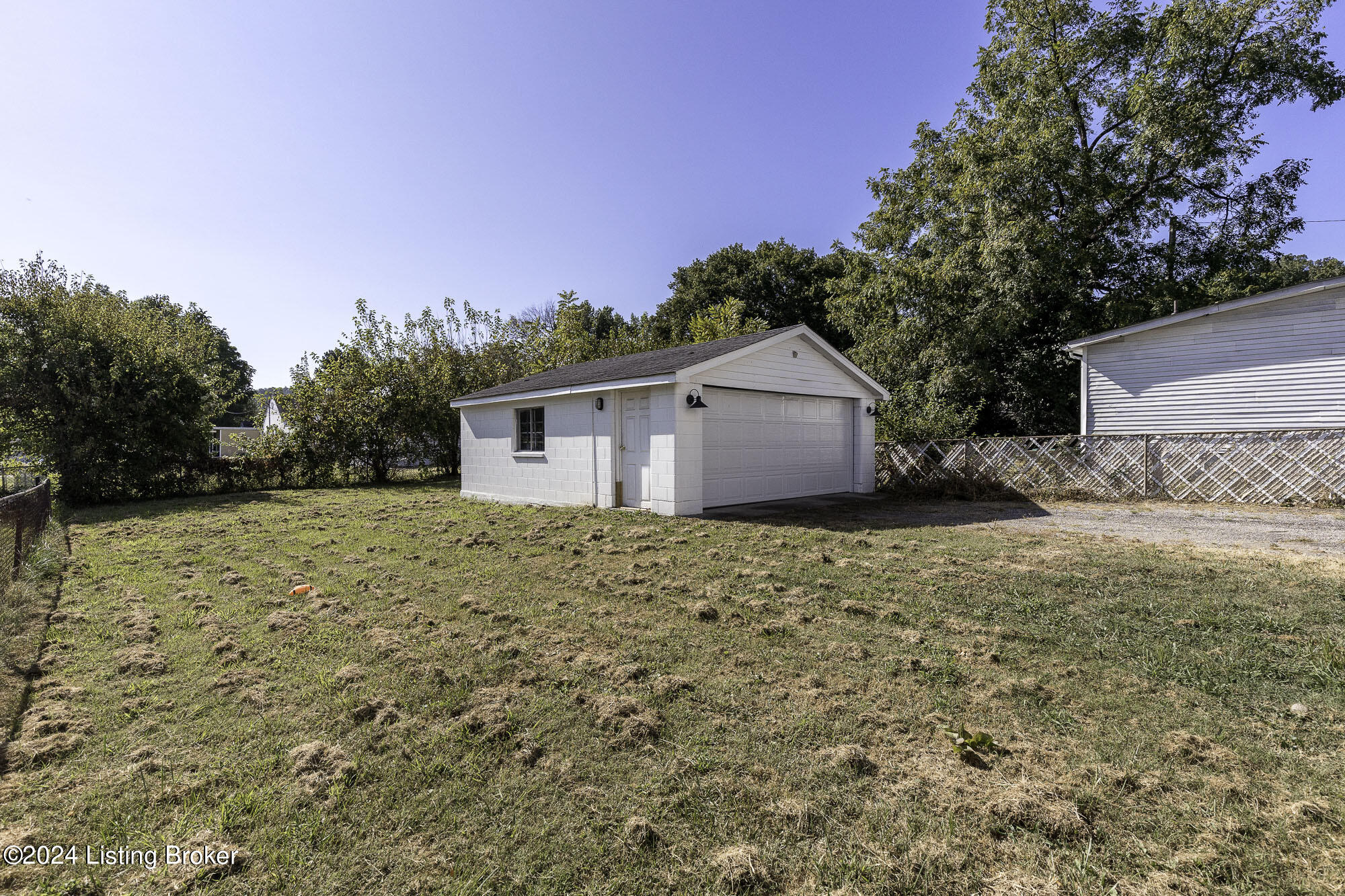 838 Iroquois Ave