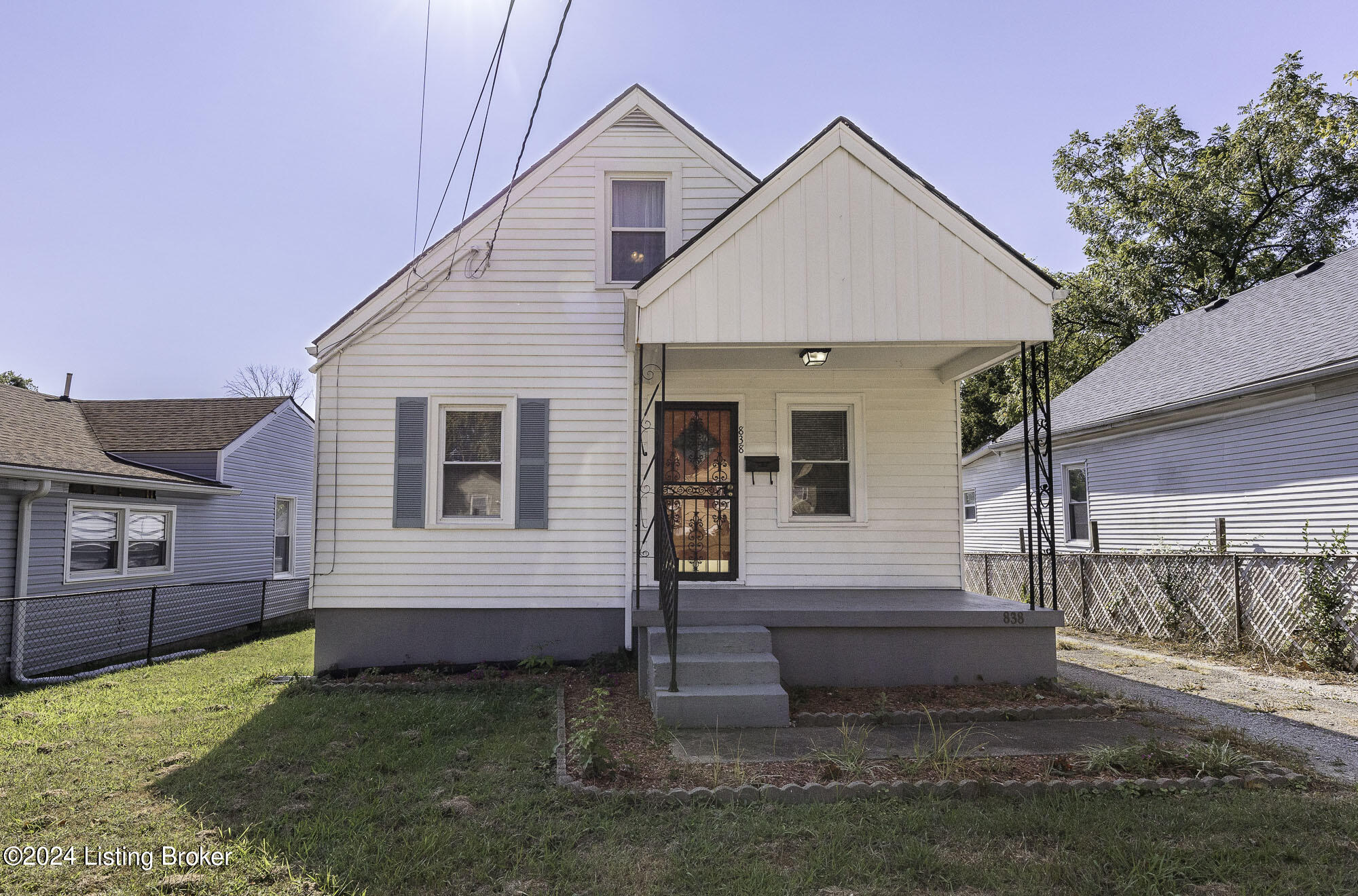 838 Iroquois Ave