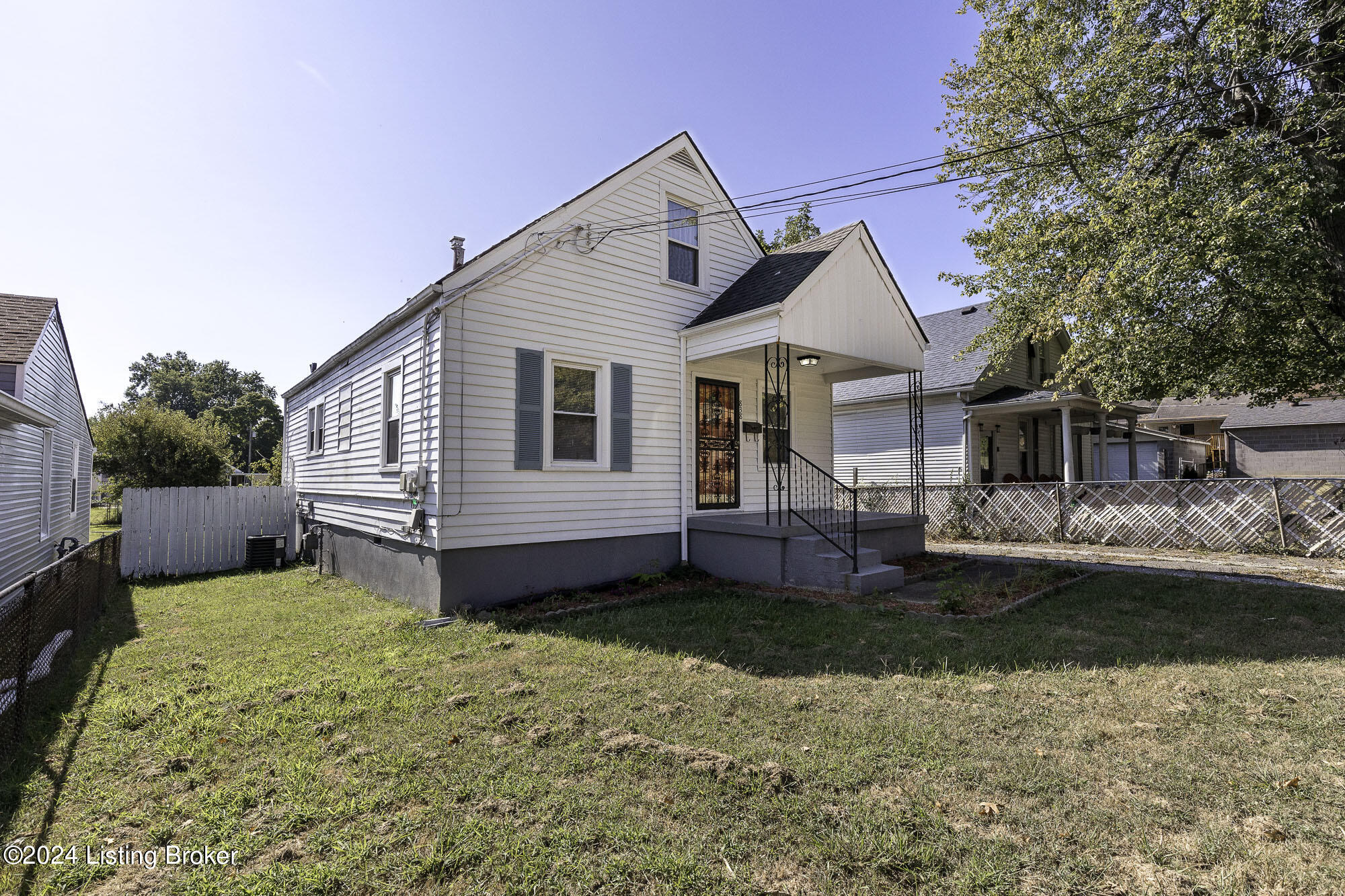 838 Iroquois Ave