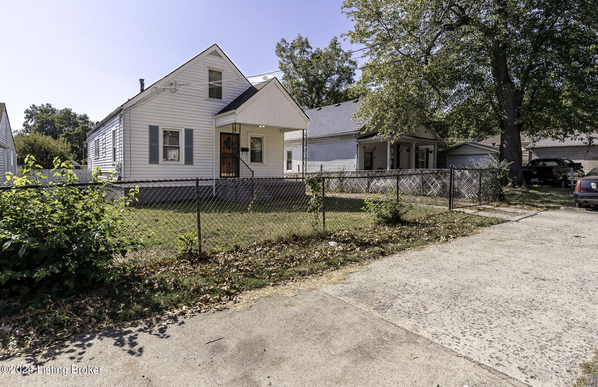 838 Iroquois Ave