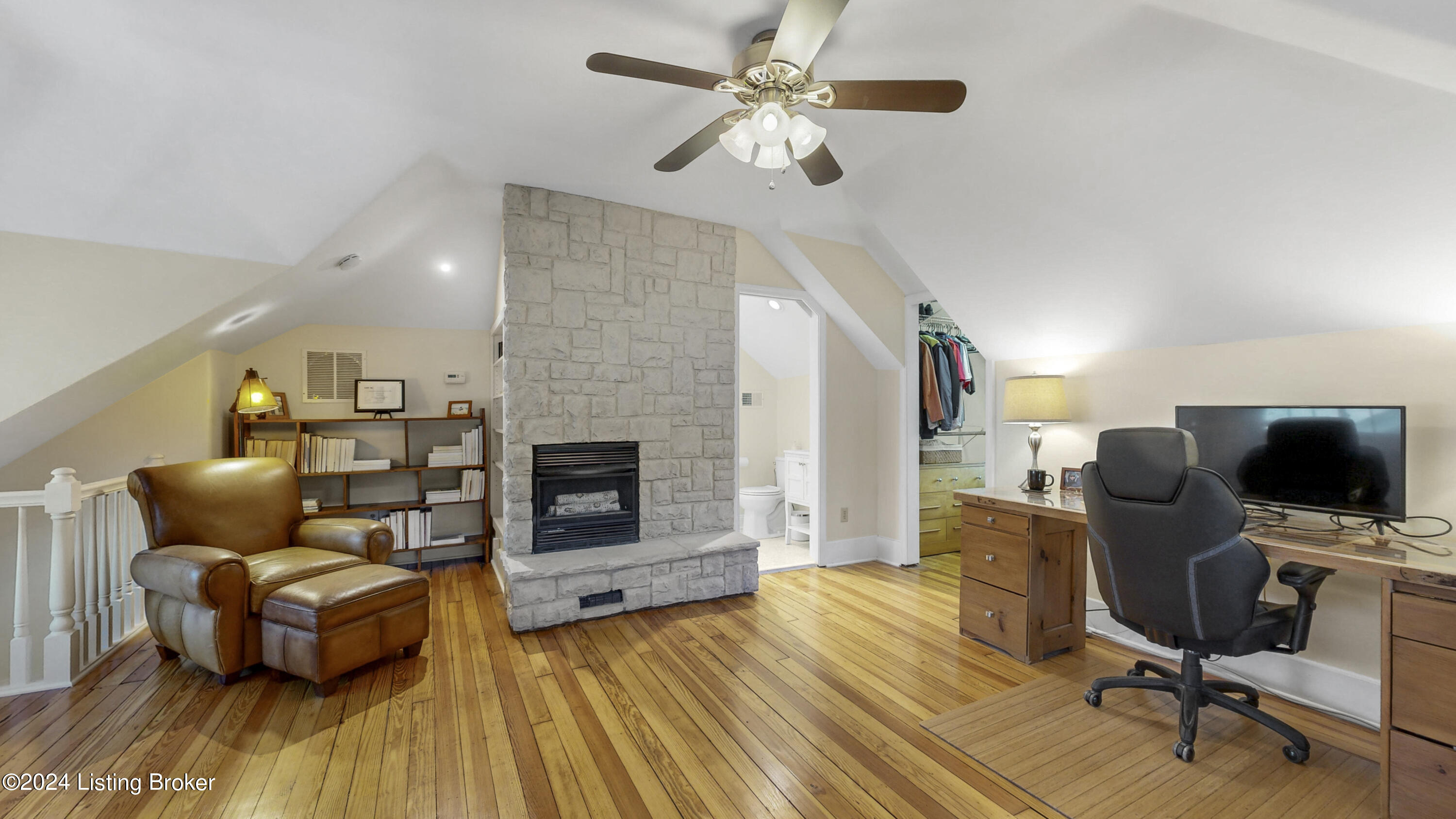 2116 Murray Ave