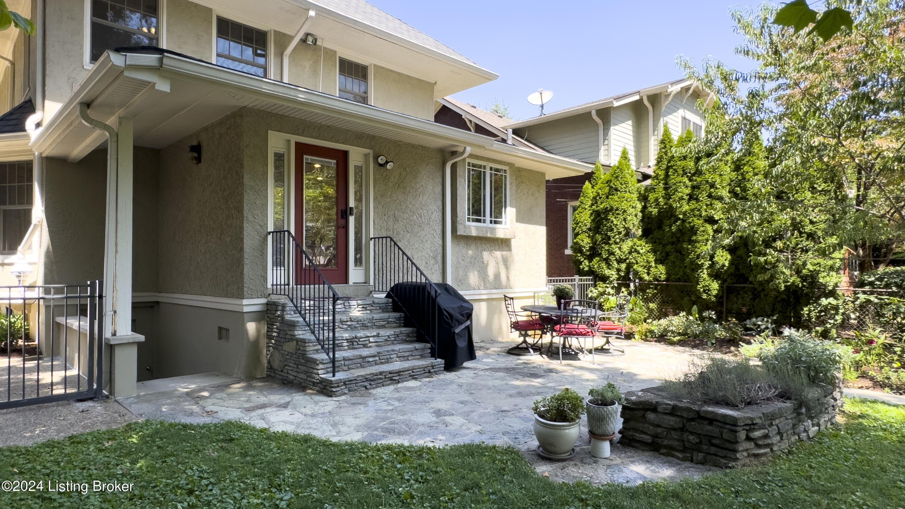 2116 Murray Ave