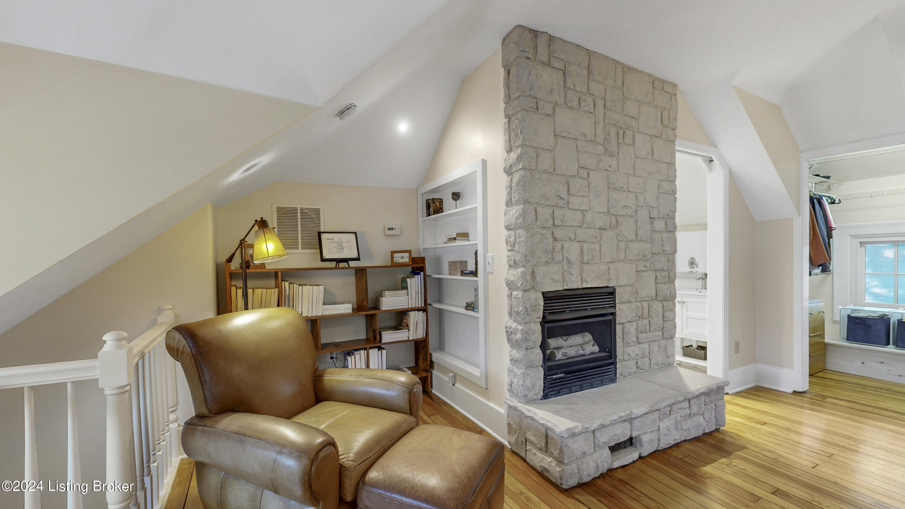 2116 Murray Ave