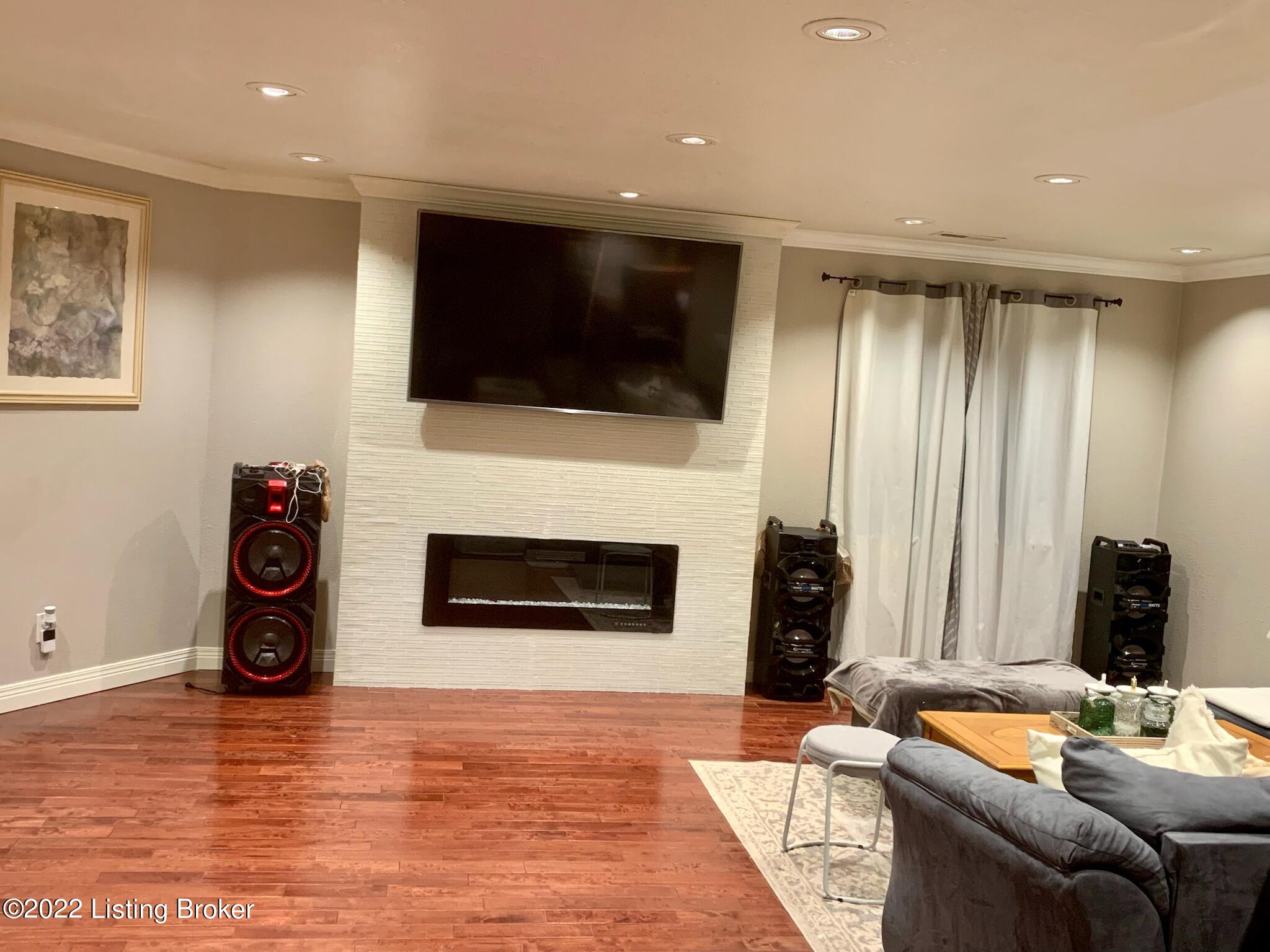 104 Greenbriar Dr