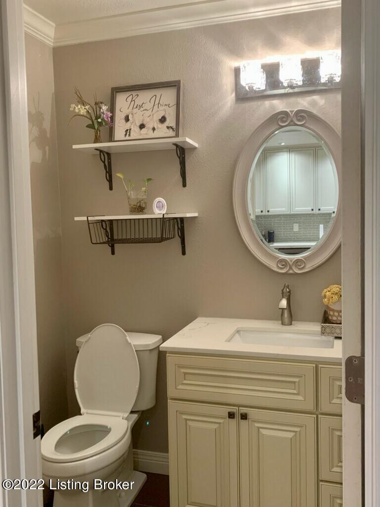 104 Greenbriar Dr