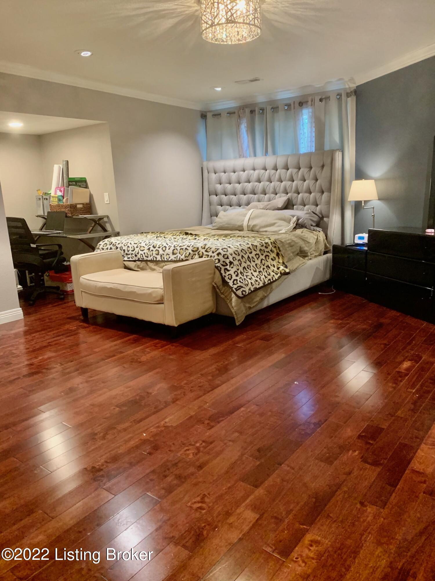 104 Greenbriar Dr