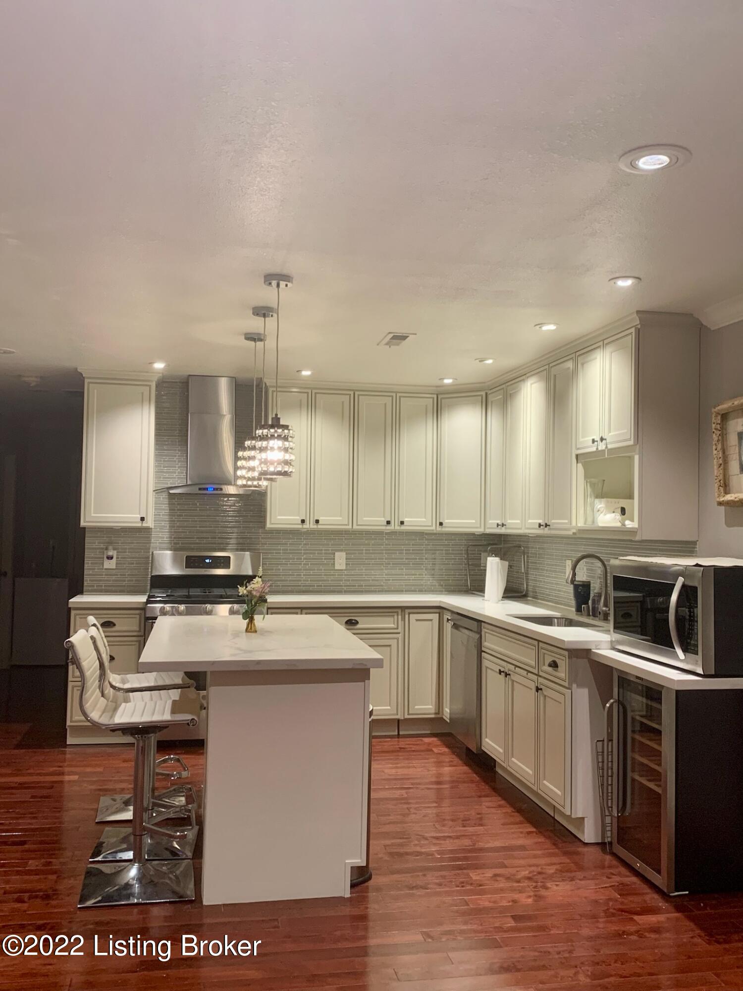 104 Greenbriar Dr
