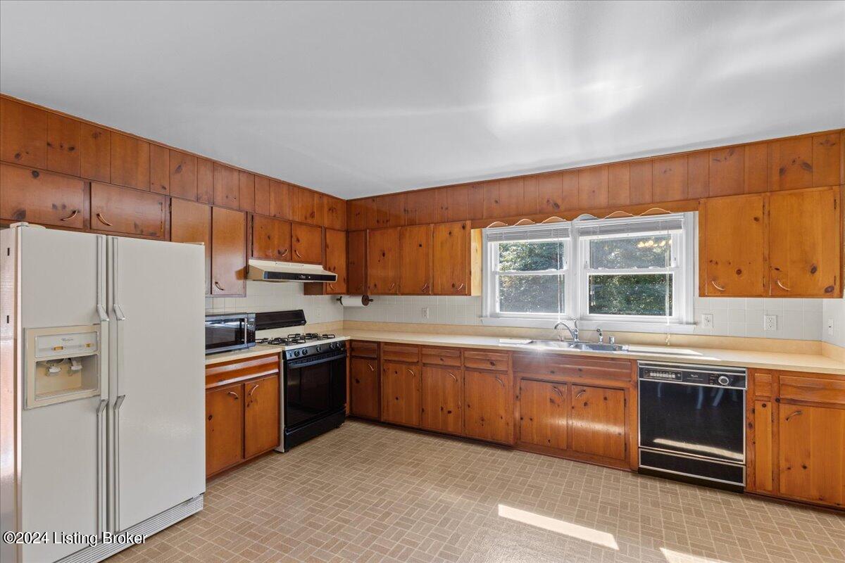 216 N Main St