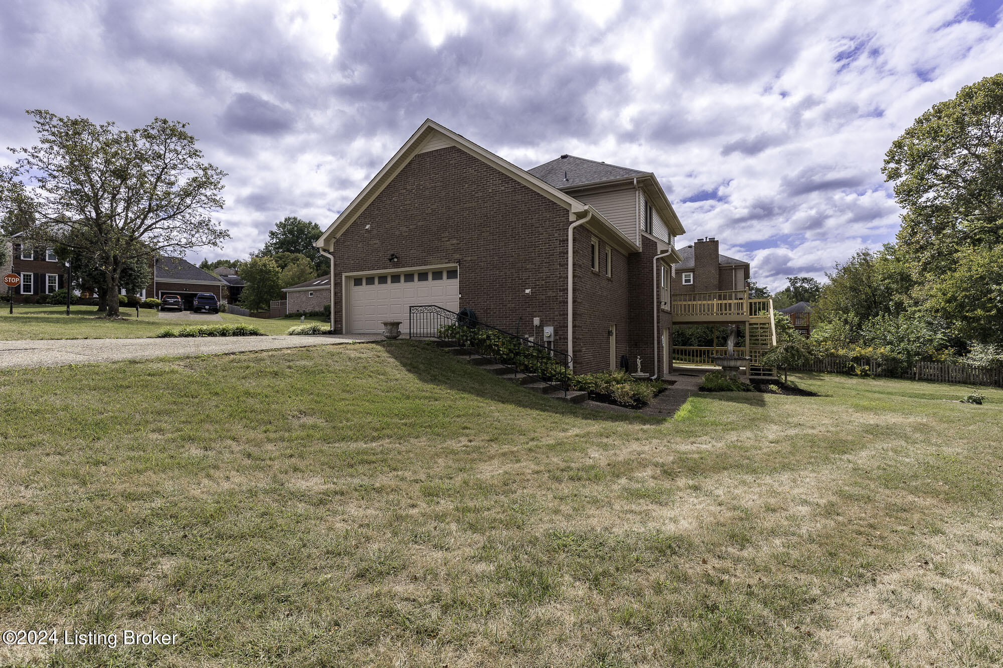 9509 Farmstead Ln