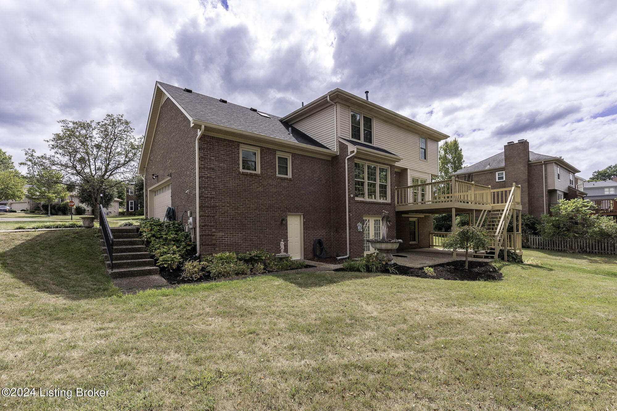 9509 Farmstead Ln
