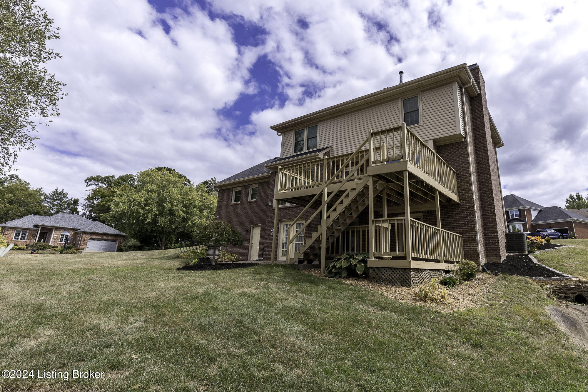 9509 Farmstead Ln