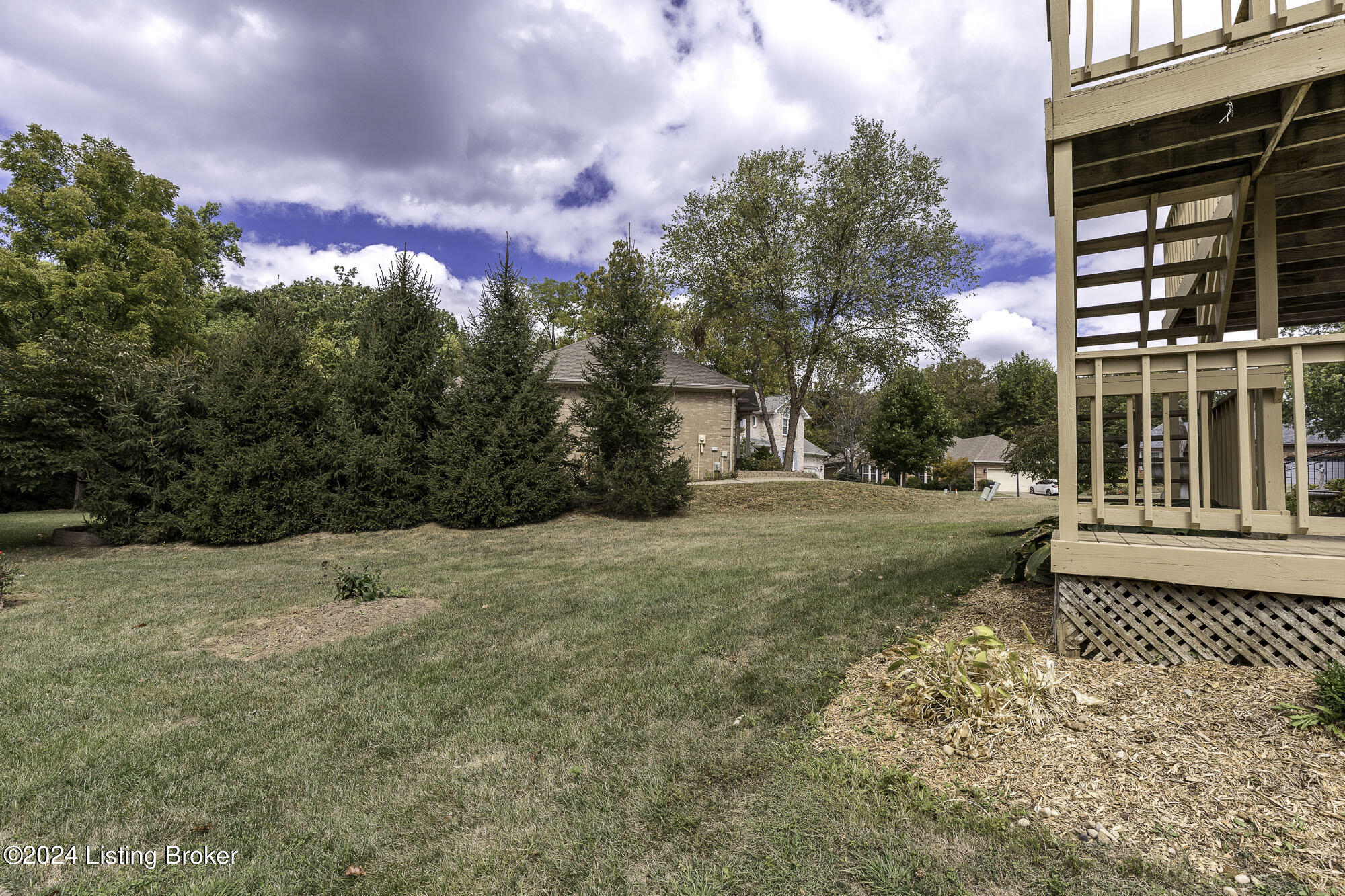 9509 Farmstead Ln