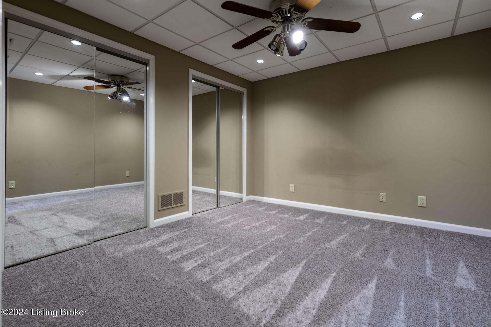 9509 Farmstead Ln