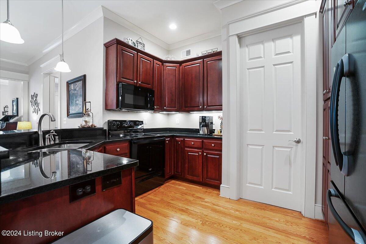 8216 Maris Ct