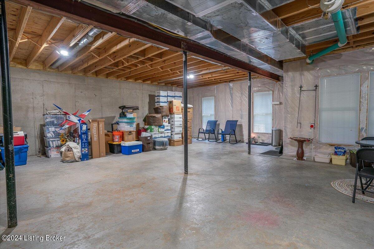 8216 Maris Ct