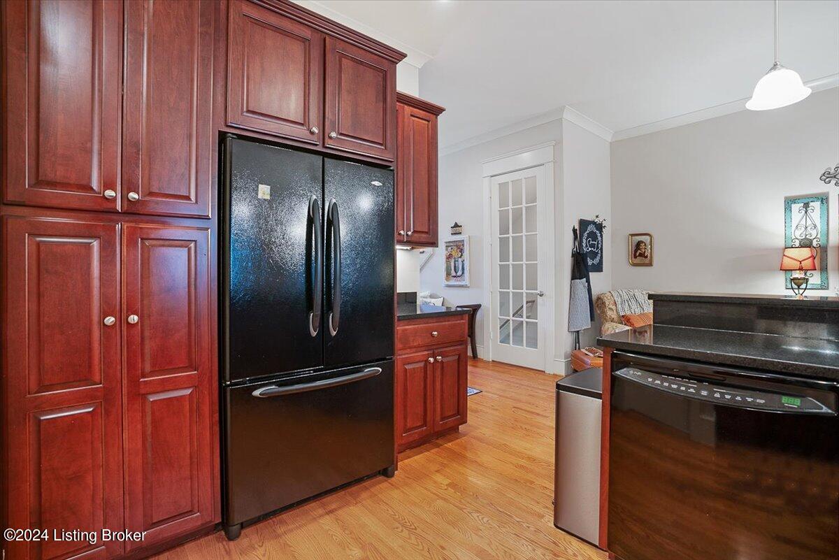 8216 Maris Ct