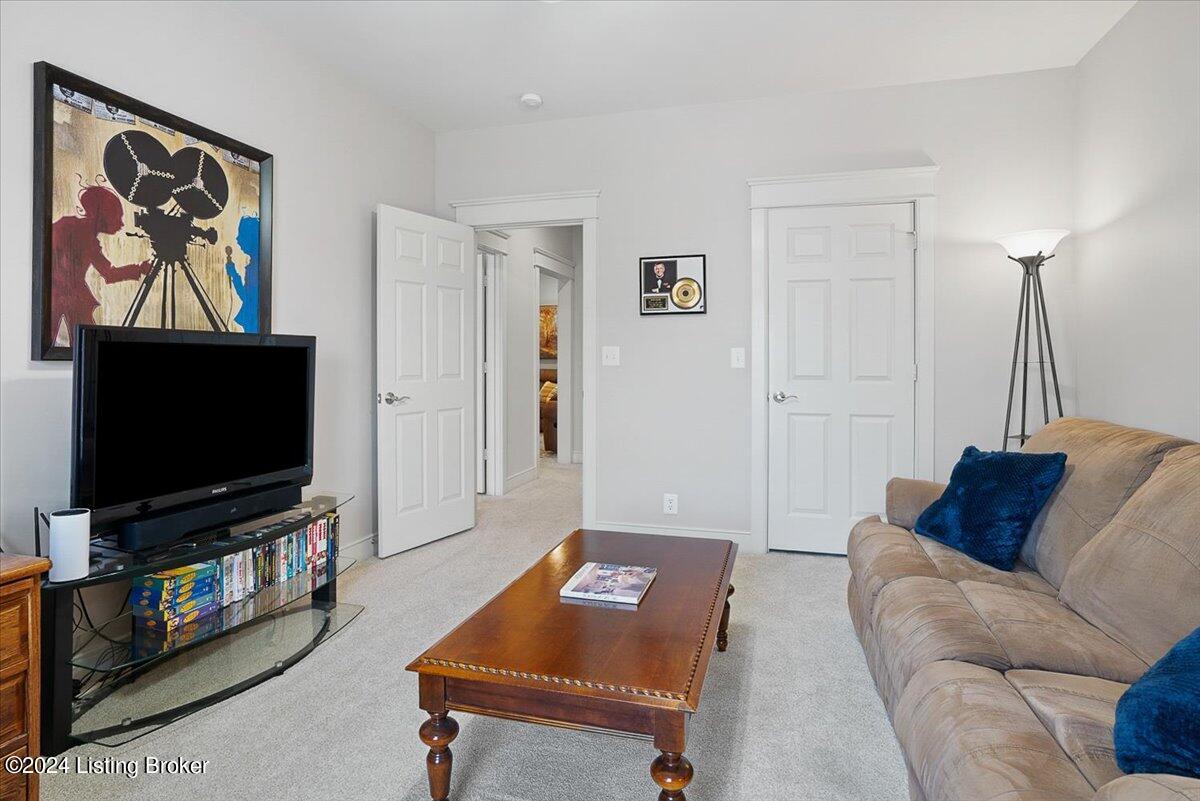 8216 Maris Ct