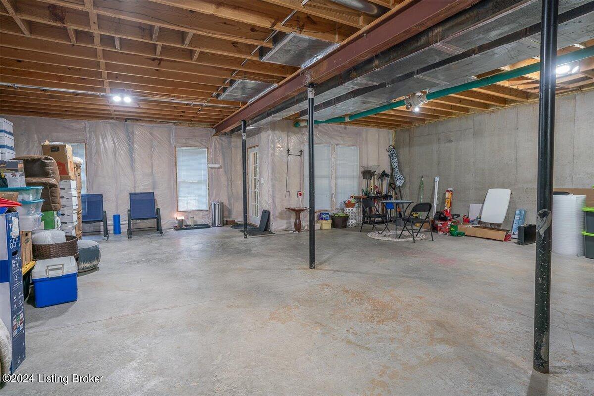 8216 Maris Ct