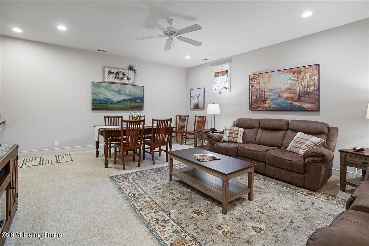 8216 Maris Ct