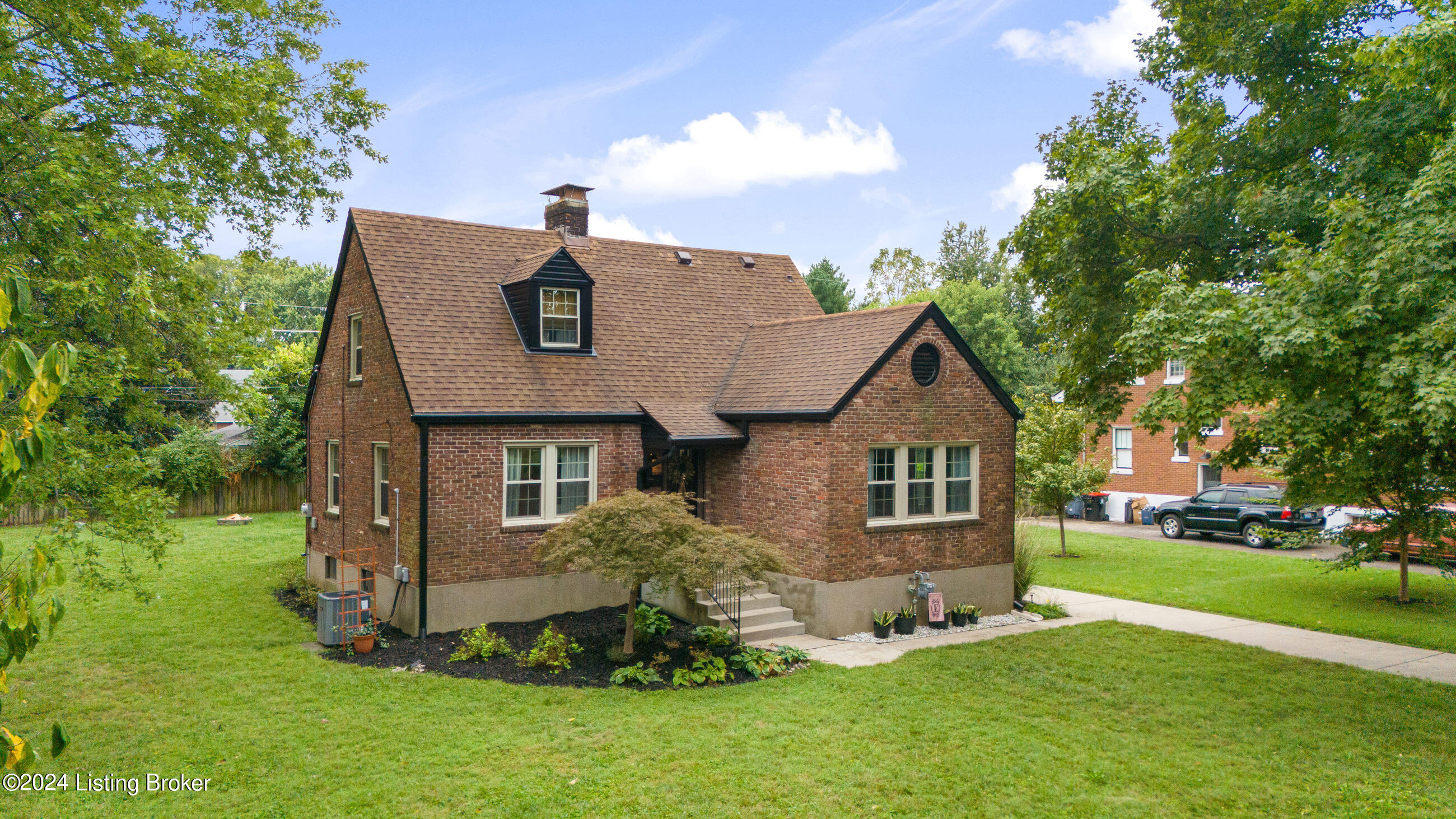 1418 Cardinal Dr