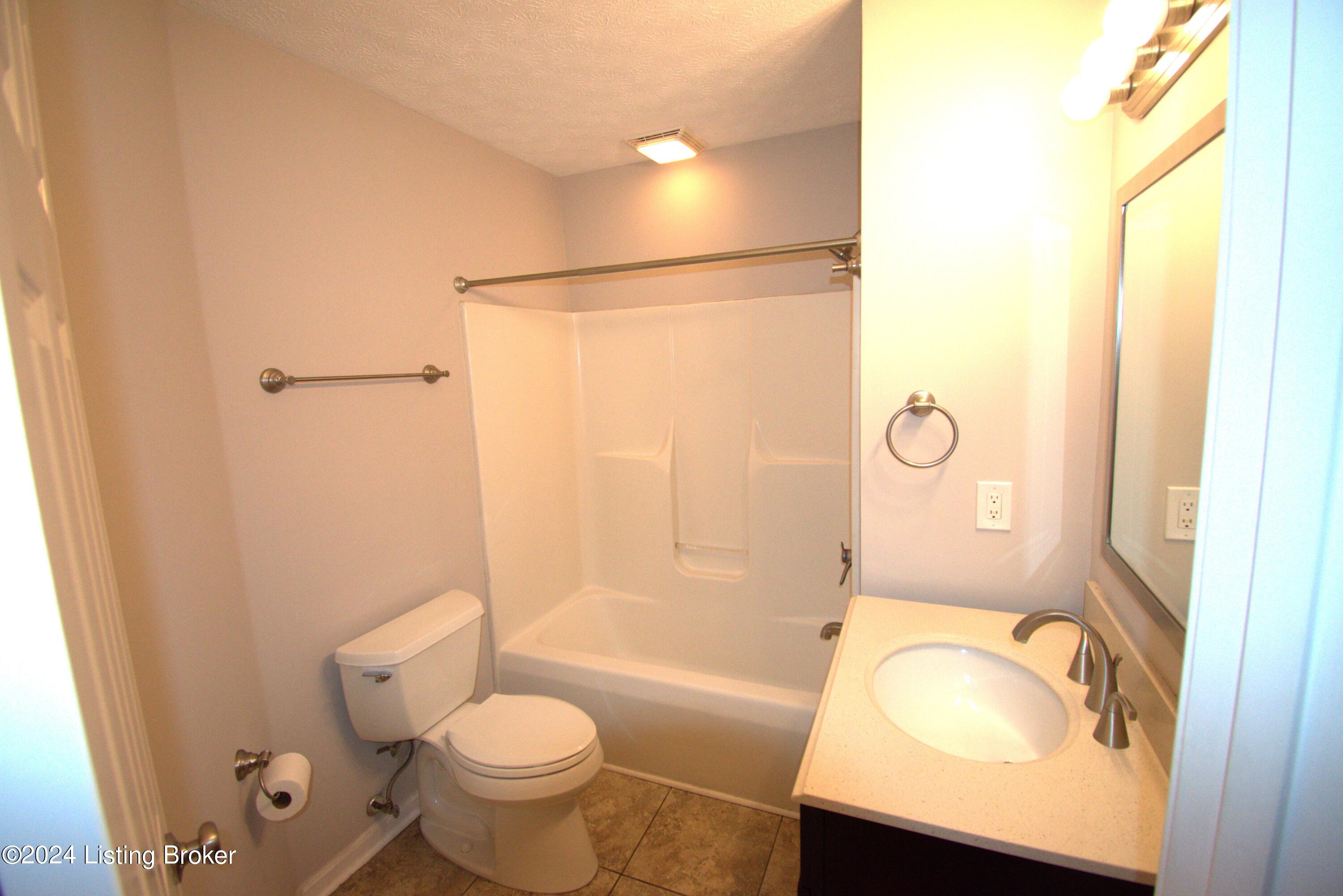 10407 Pinoak View Dr