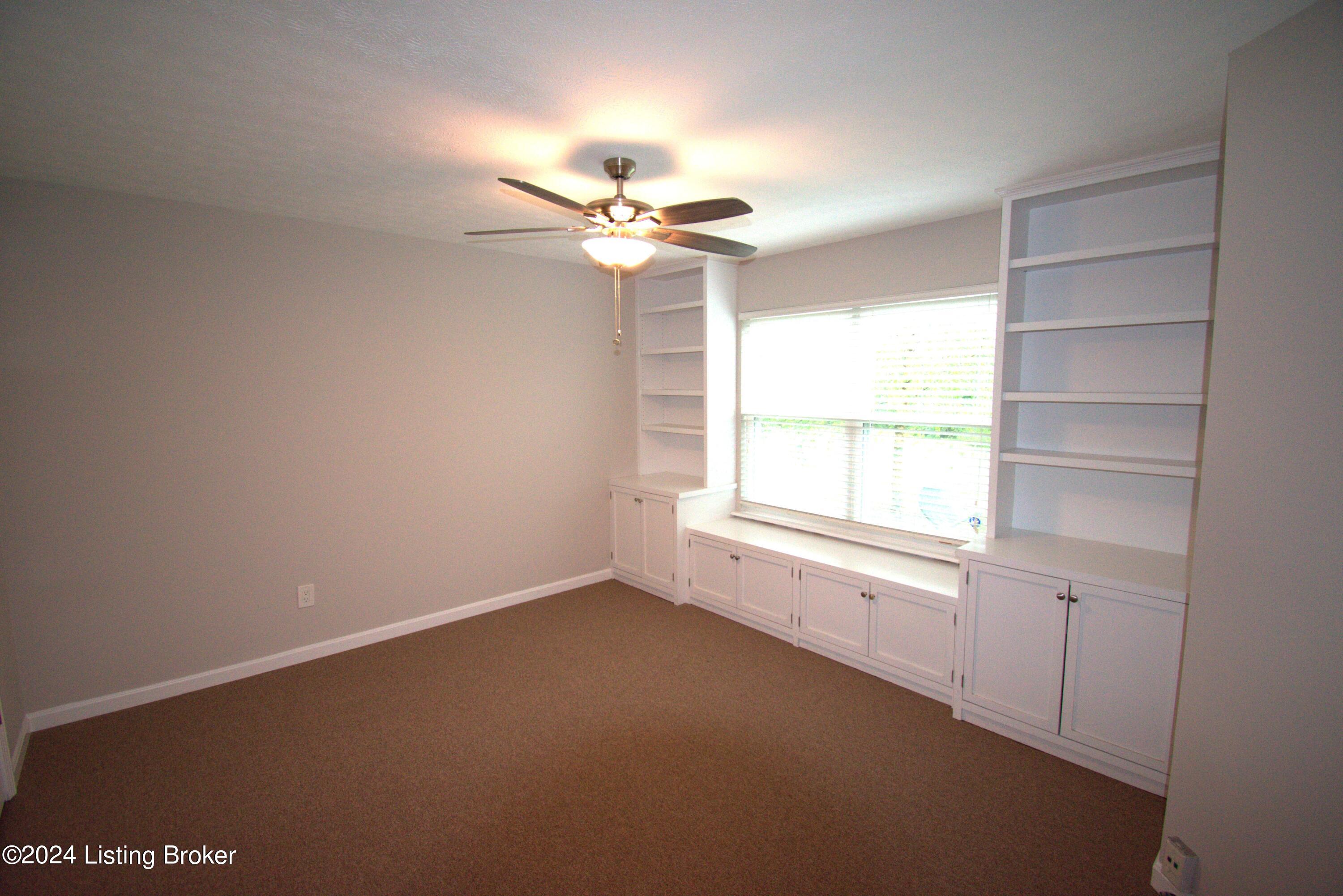 10407 Pinoak View Dr