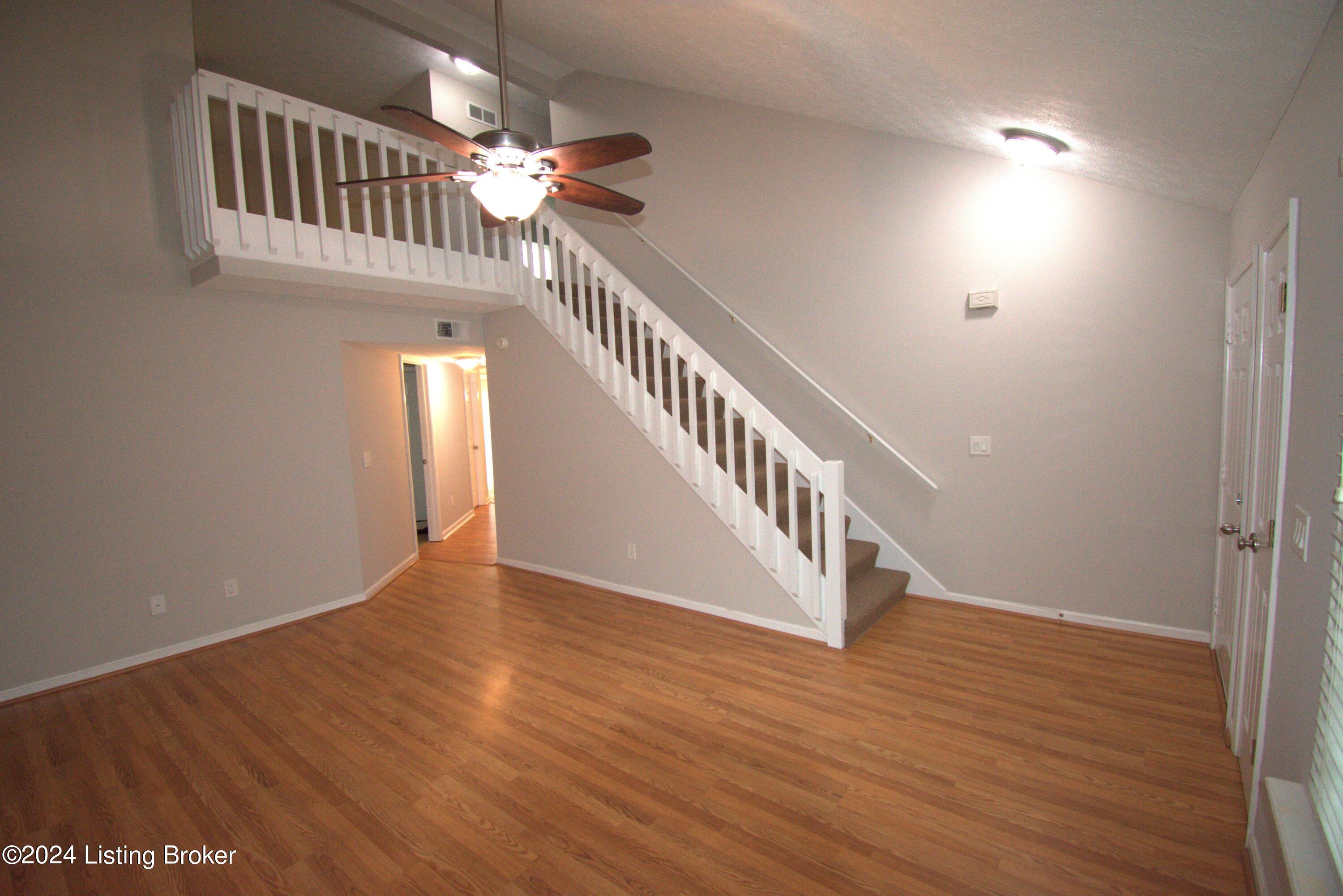 10407 Pinoak View Dr