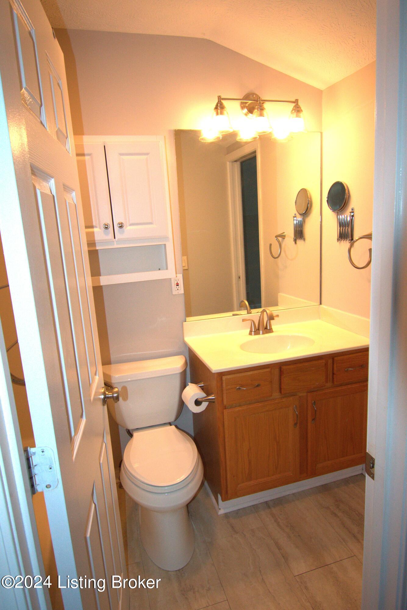 10407 Pinoak View Dr