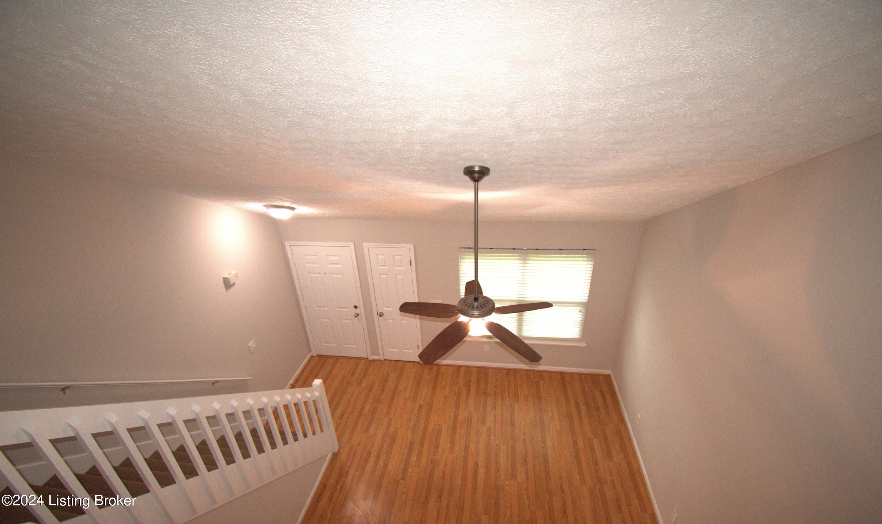 10407 Pinoak View Dr