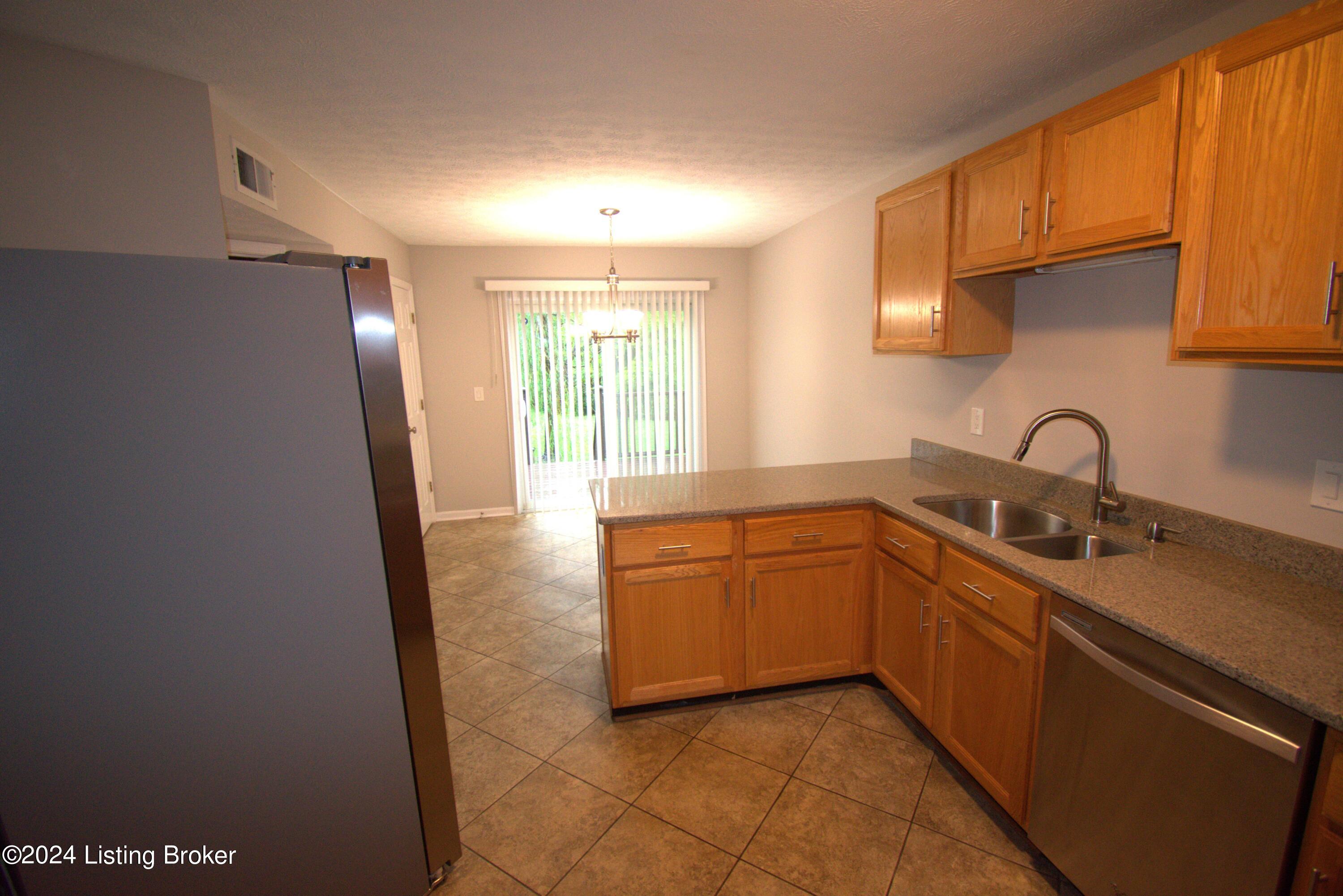 10407 Pinoak View Dr