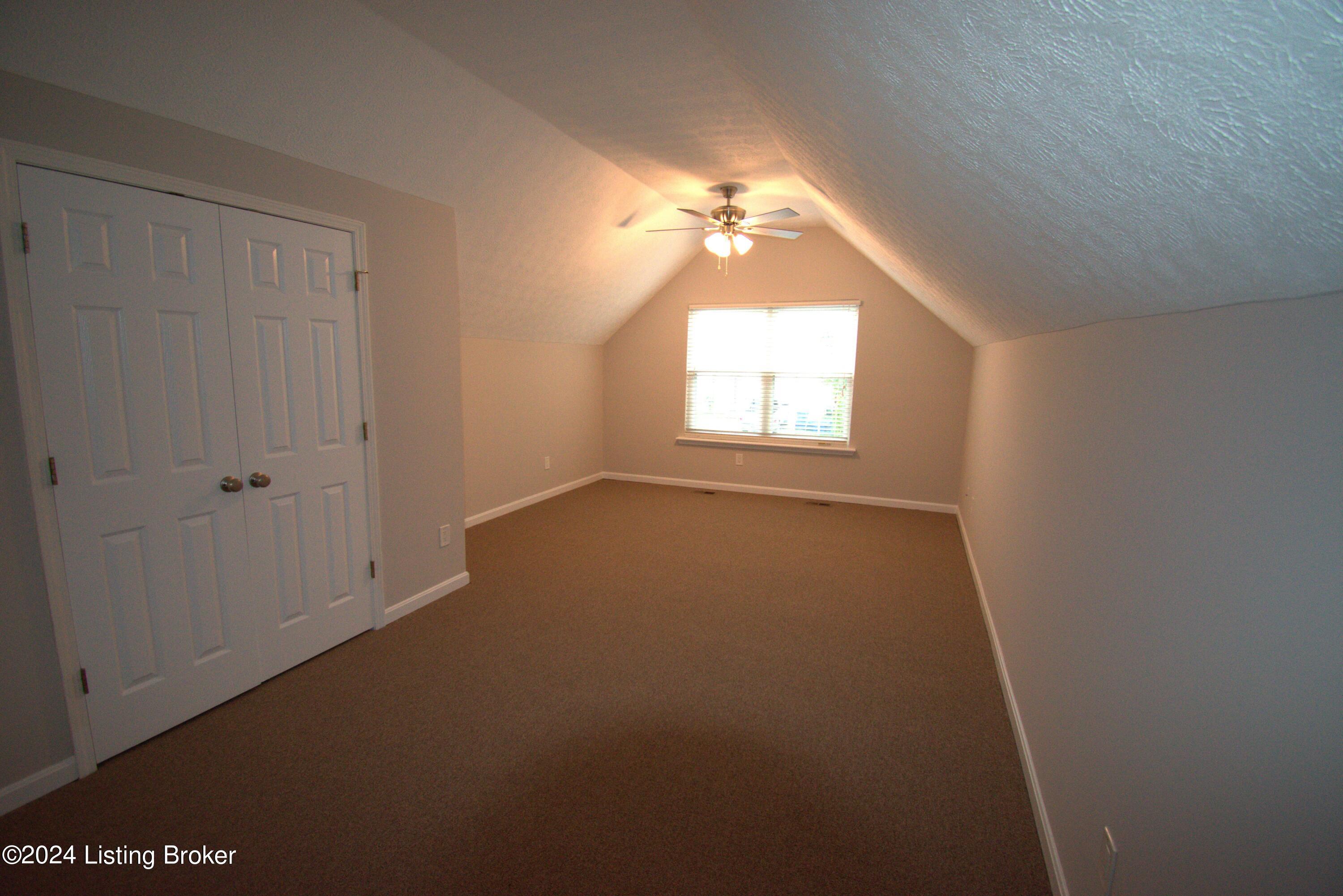 10407 Pinoak View Dr