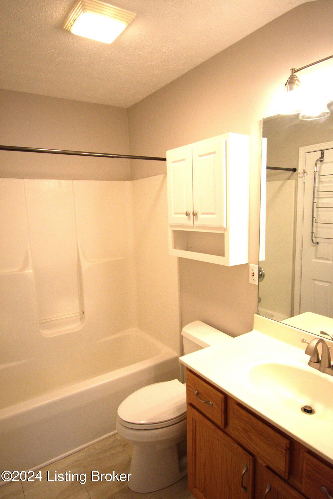 10407 Pinoak View Dr