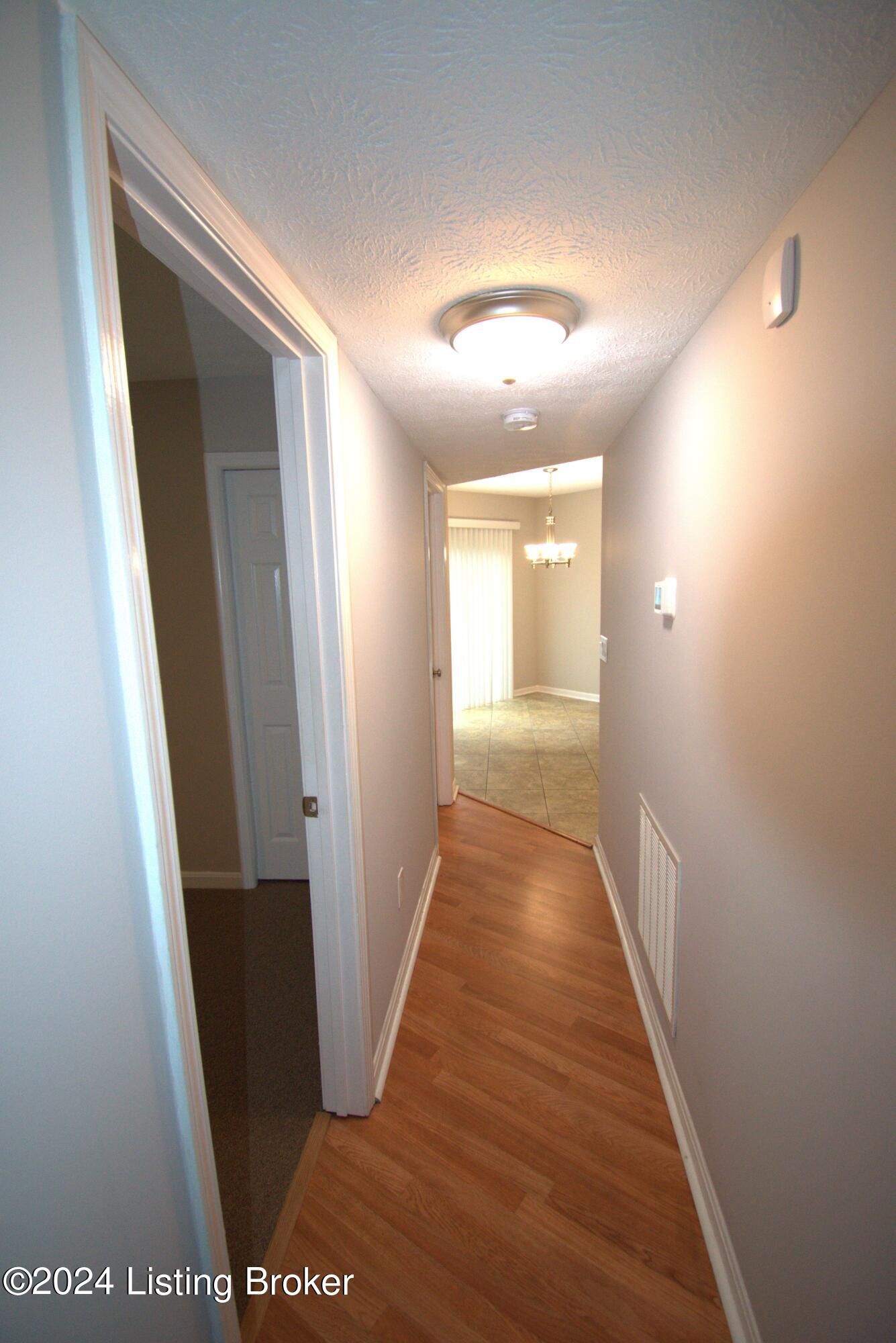 10407 Pinoak View Dr