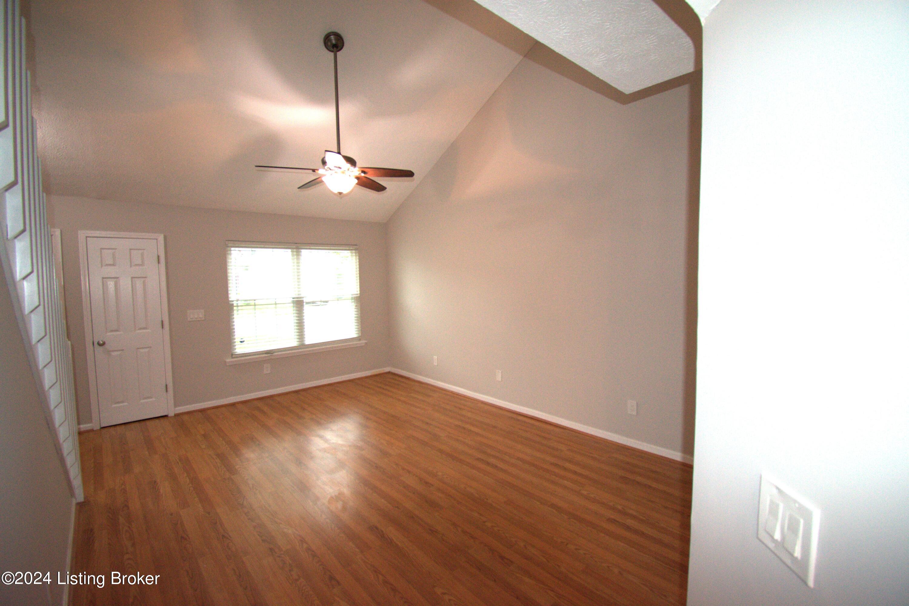 10407 Pinoak View Dr