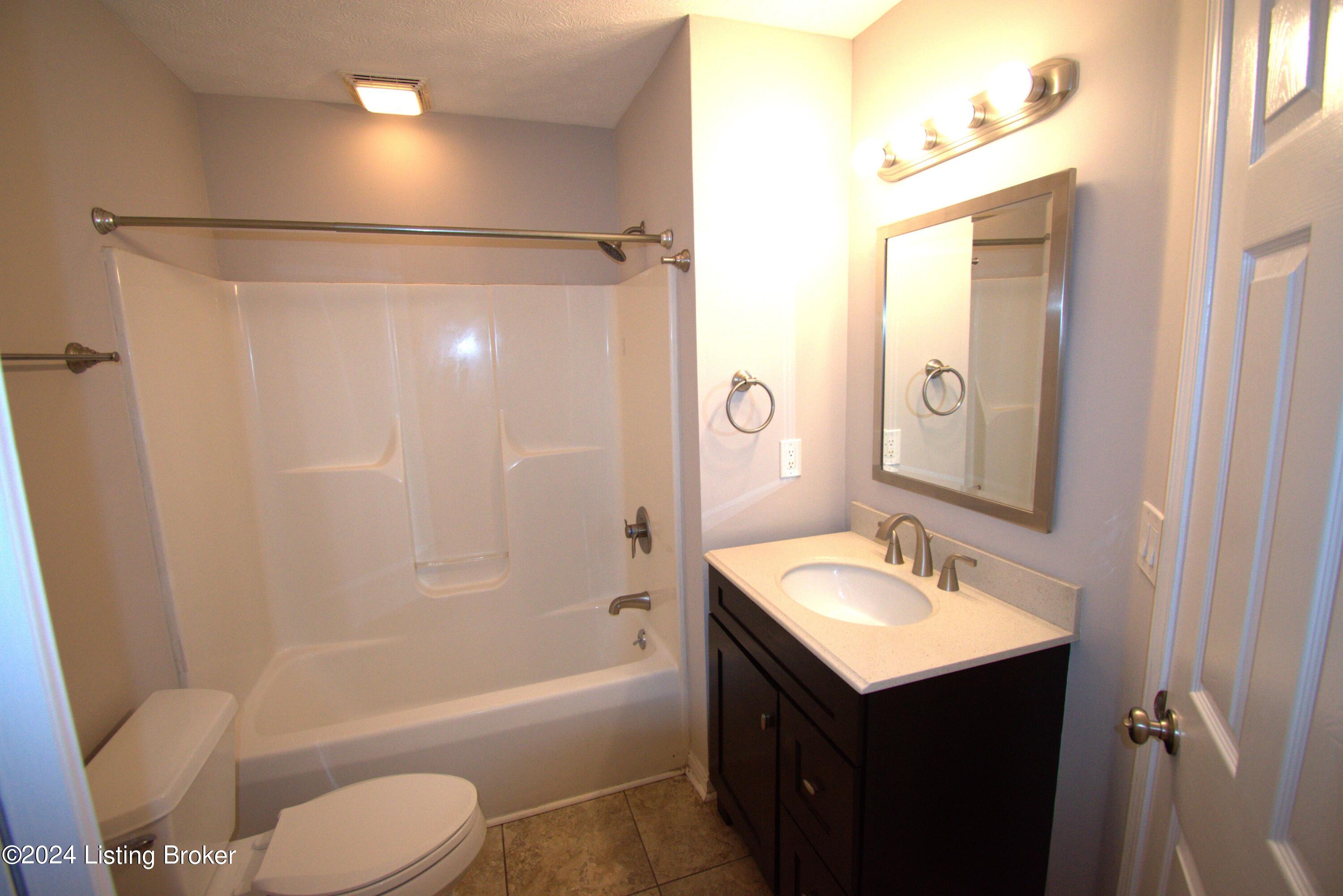10407 Pinoak View Dr