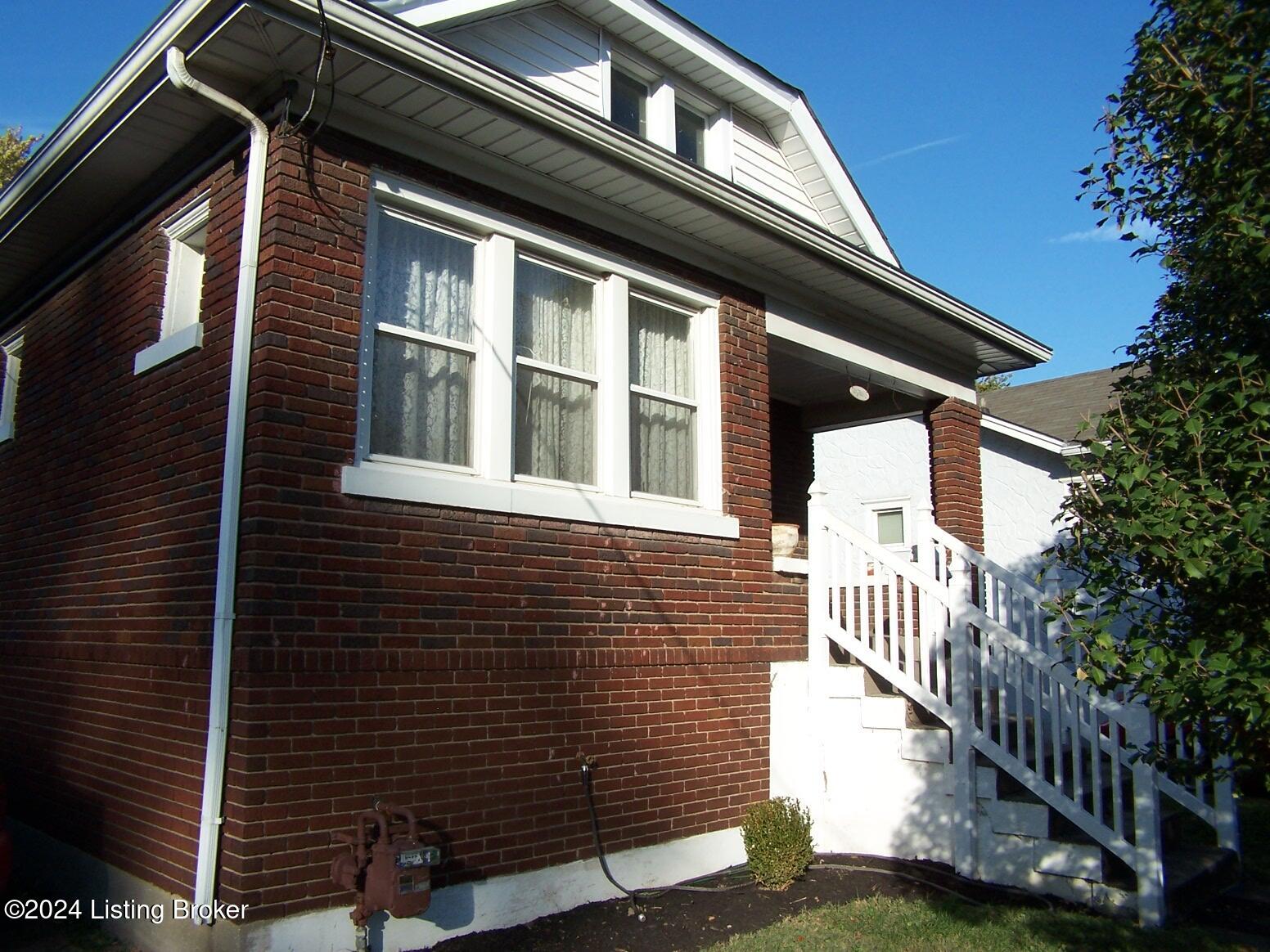 1233 Manitau Ave