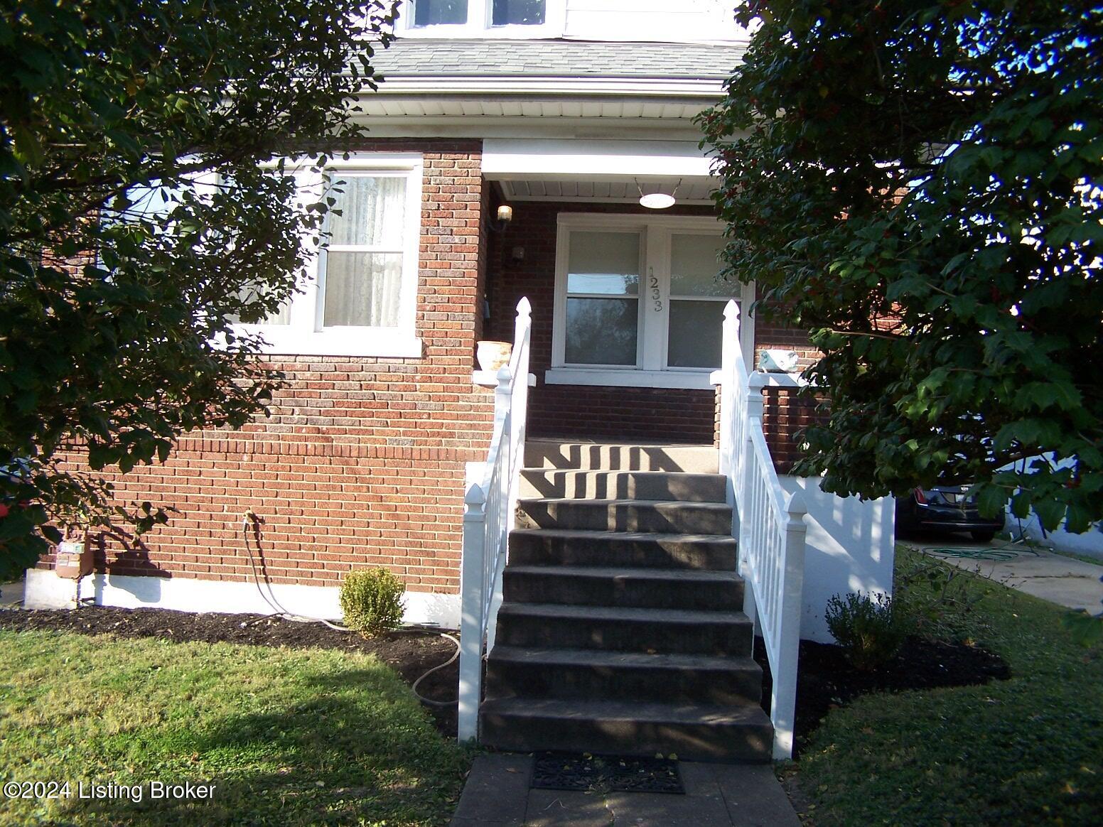 1233 Manitau Ave