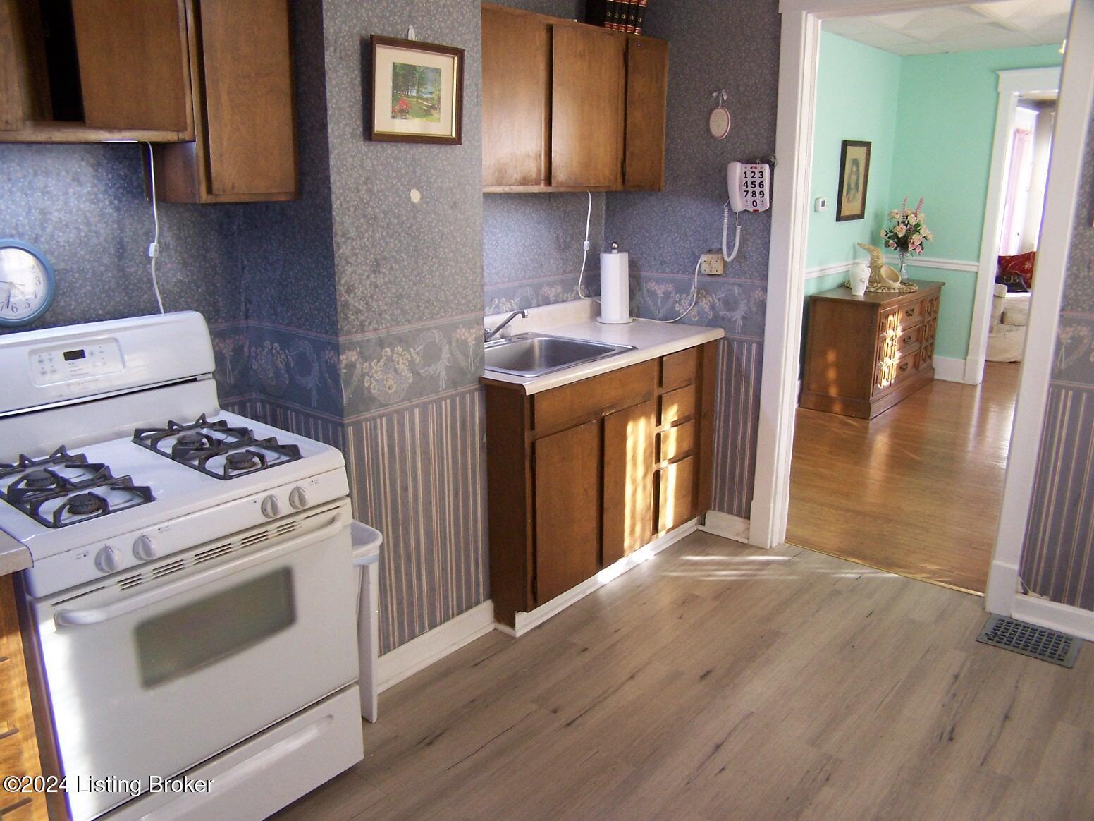 1233 Manitau Ave