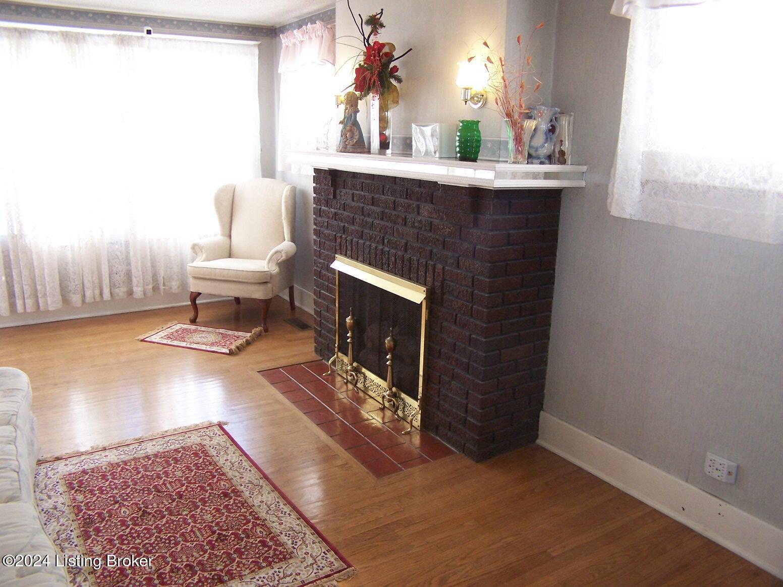1233 Manitau Ave