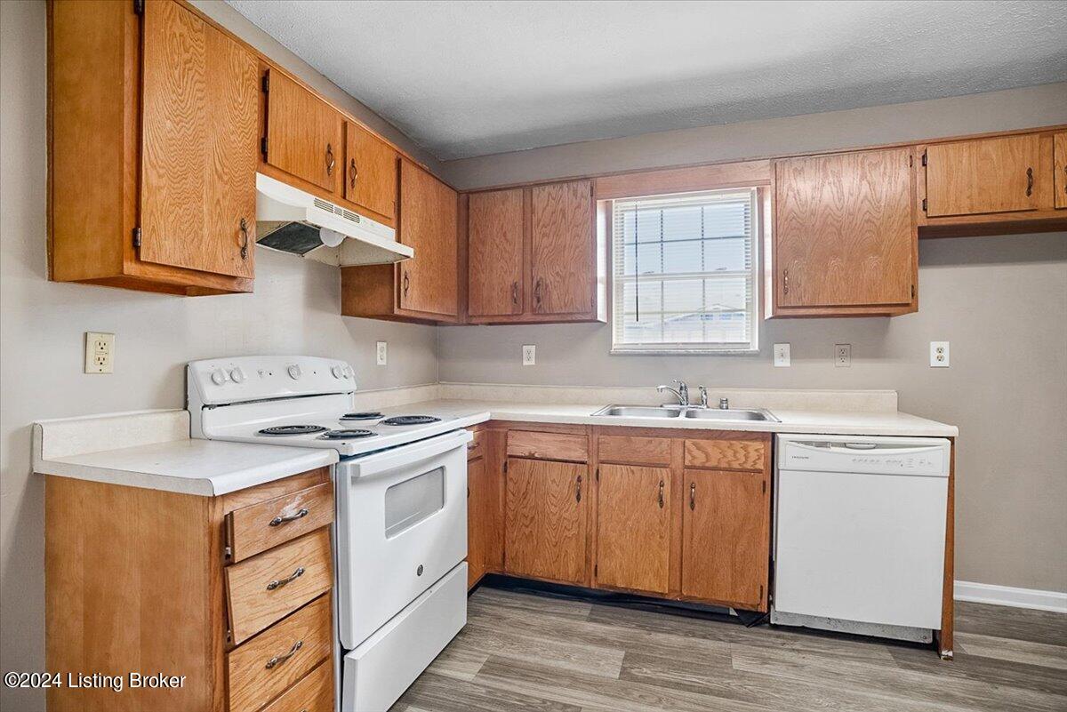 3806 Bonaventure Blvd