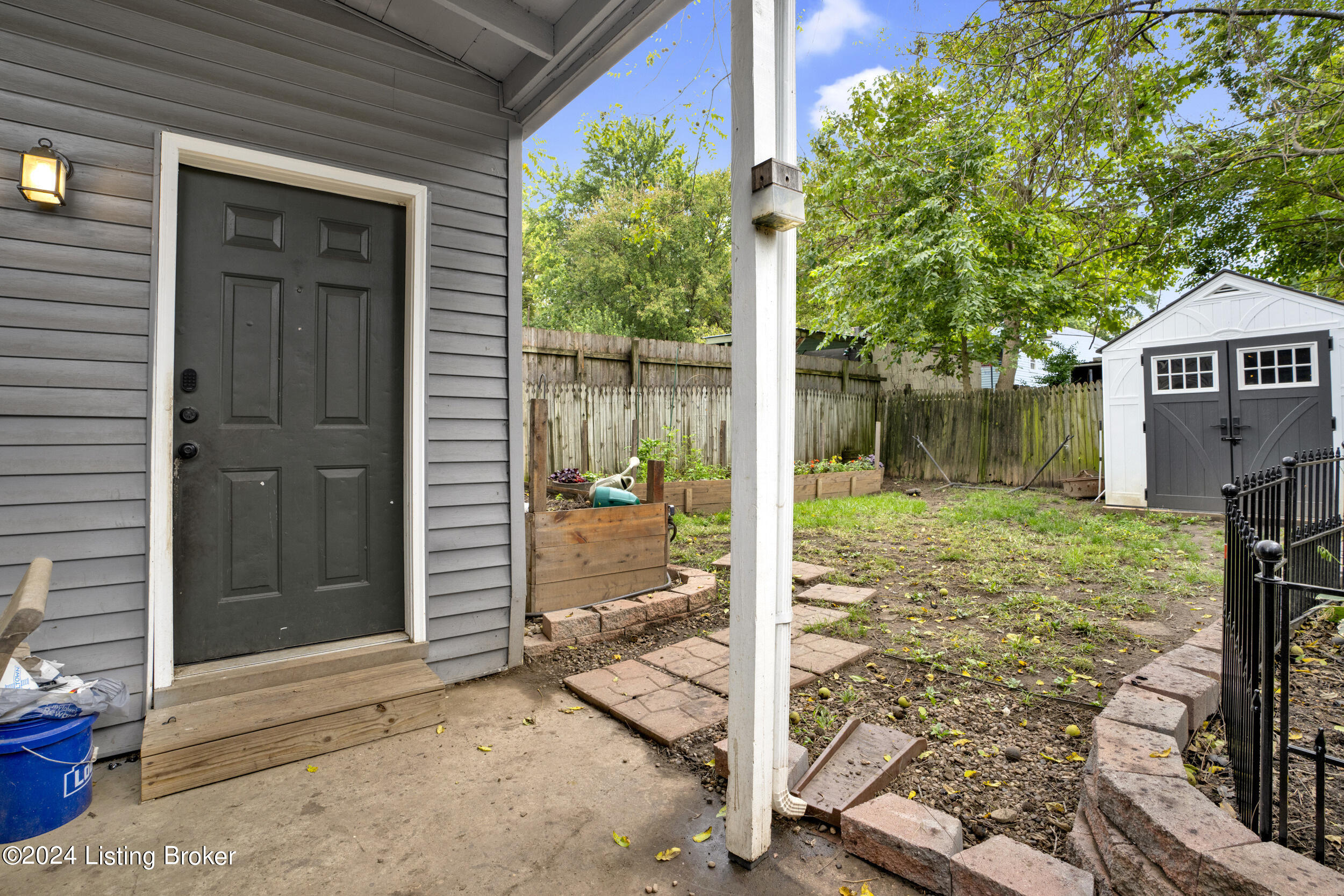 1210 Lexington Rd