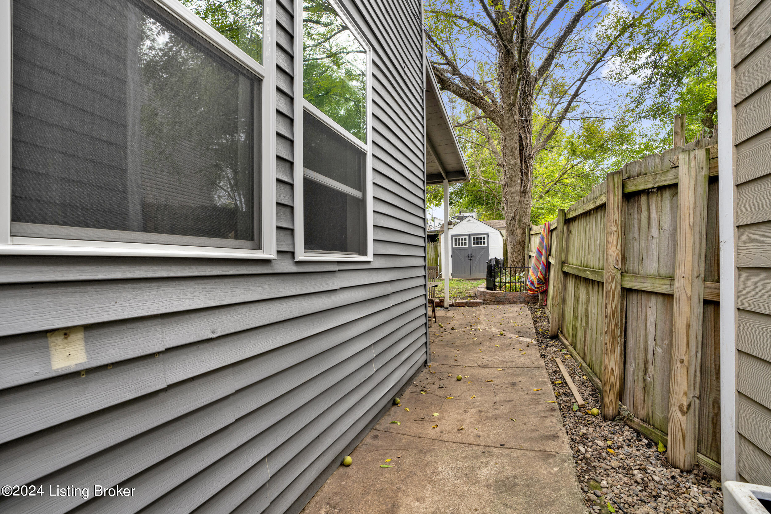 1210 Lexington Rd