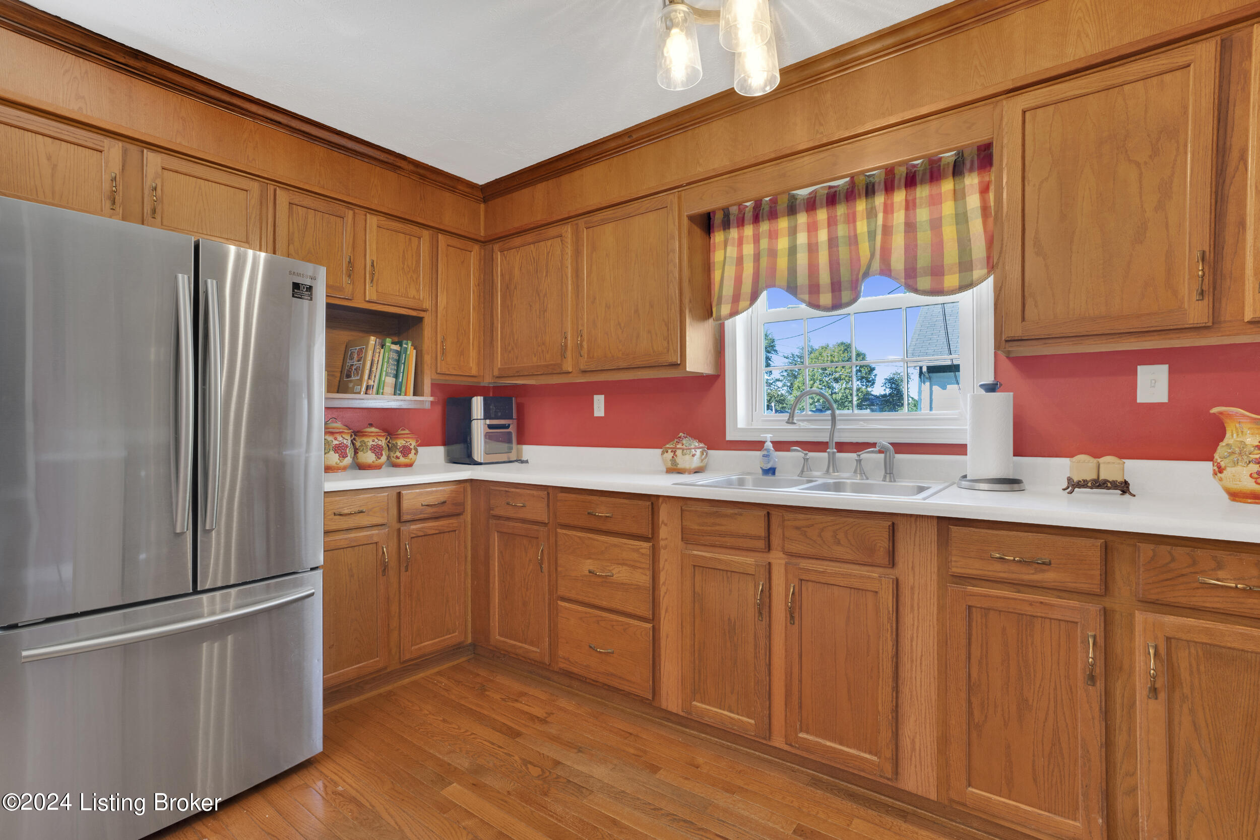 150 Thompson Ave