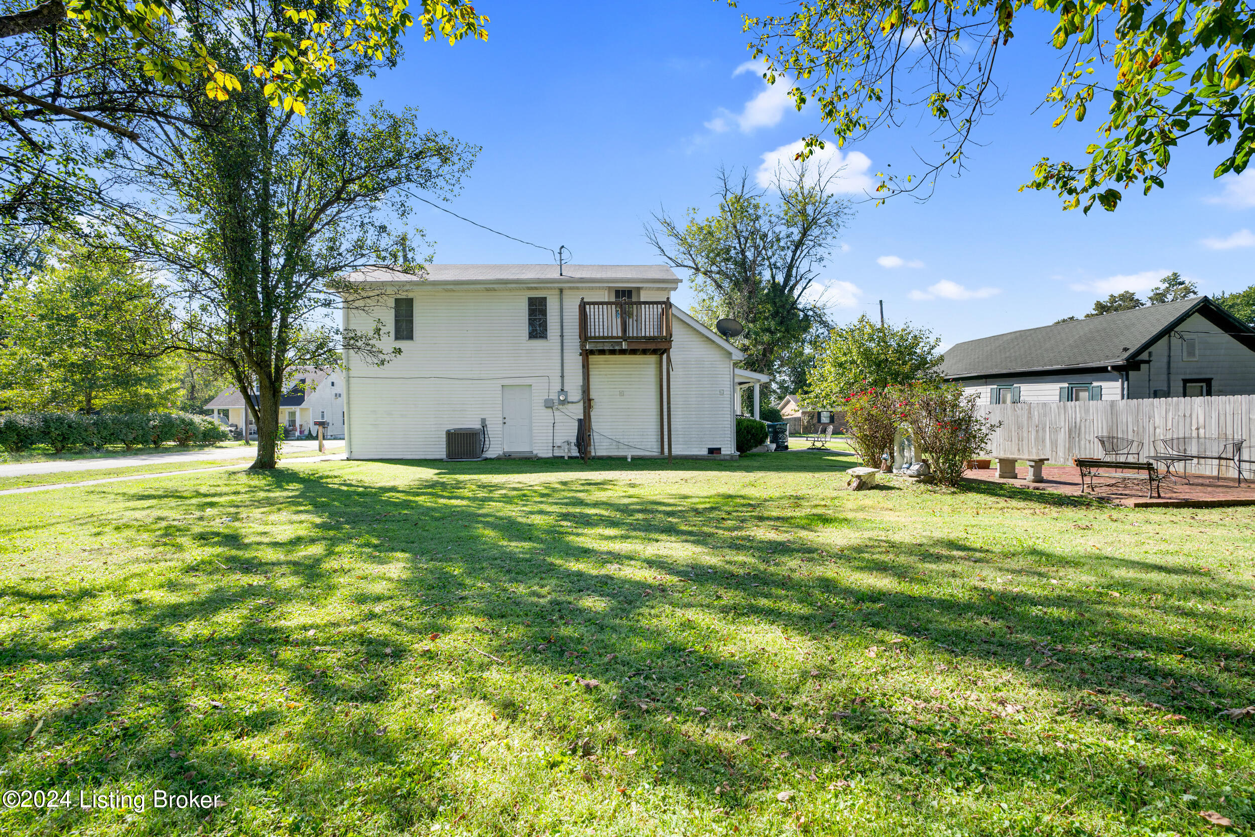 150 Thompson Ave