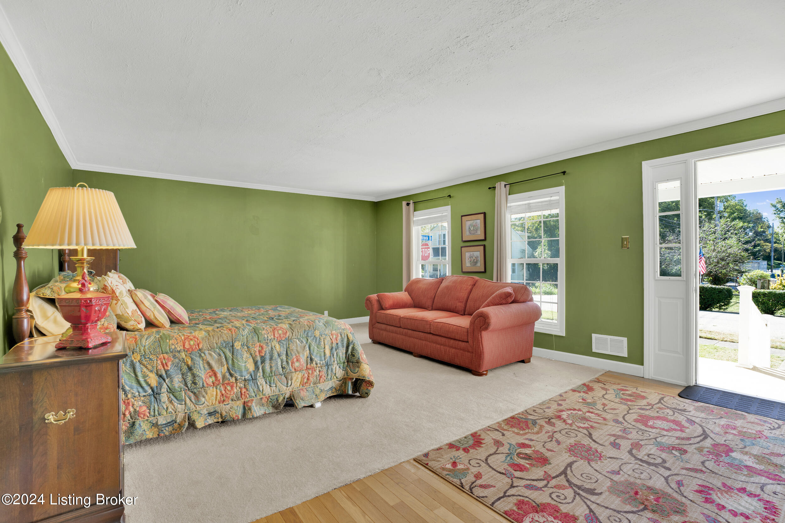 150 Thompson Ave