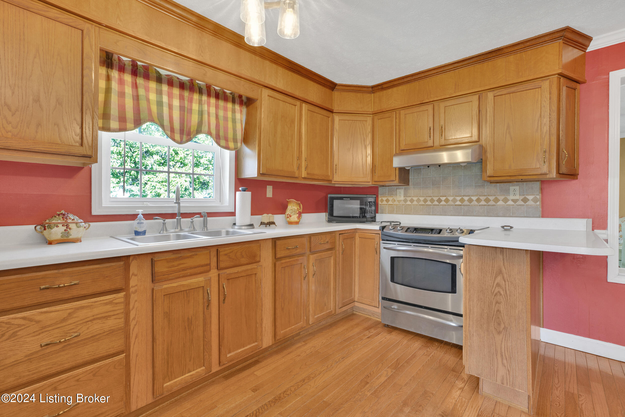 150 Thompson Ave