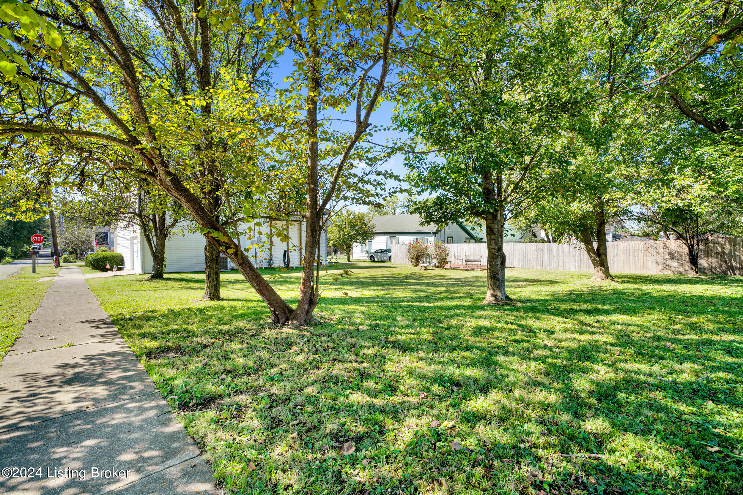 150 Thompson Ave