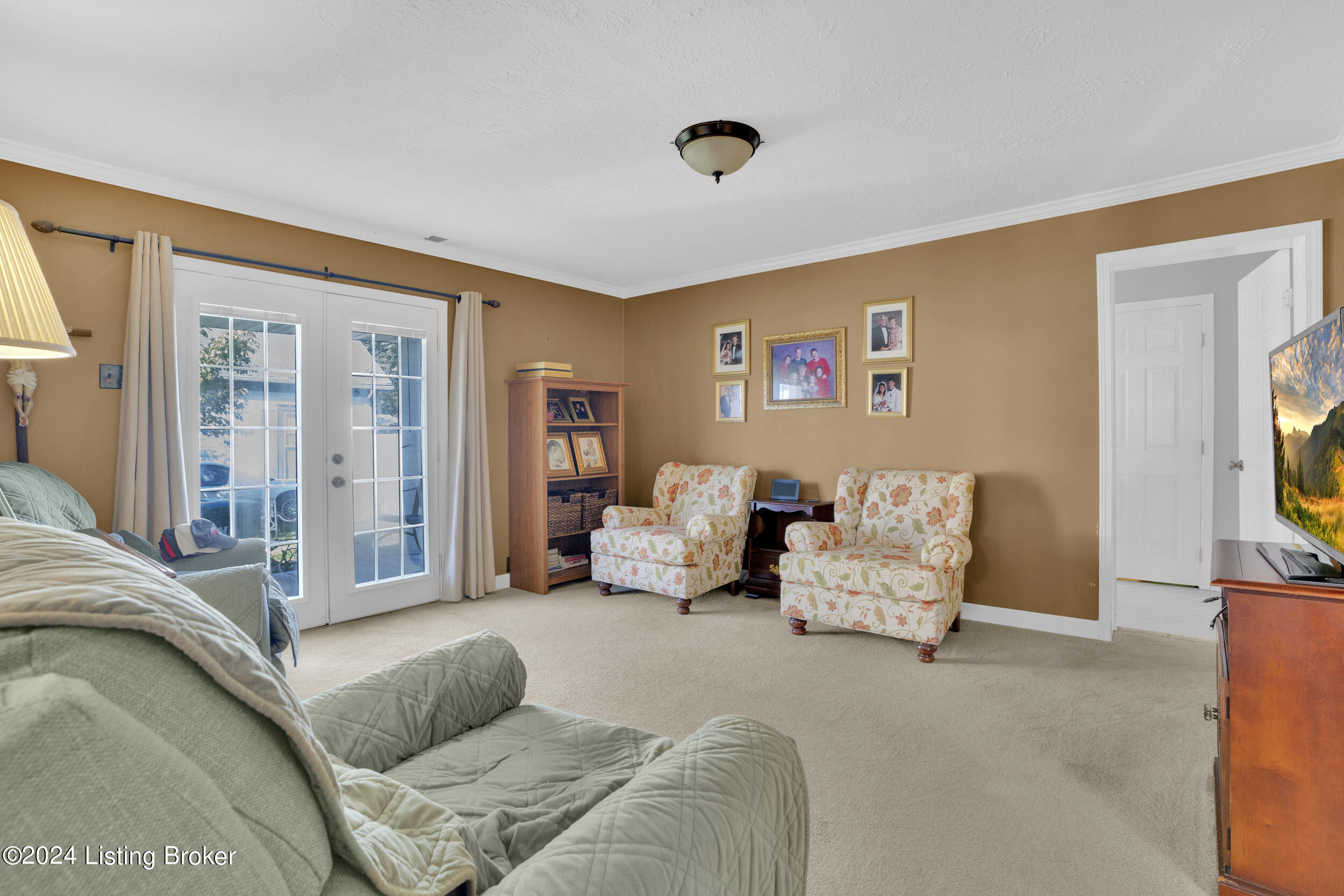 150 Thompson Ave